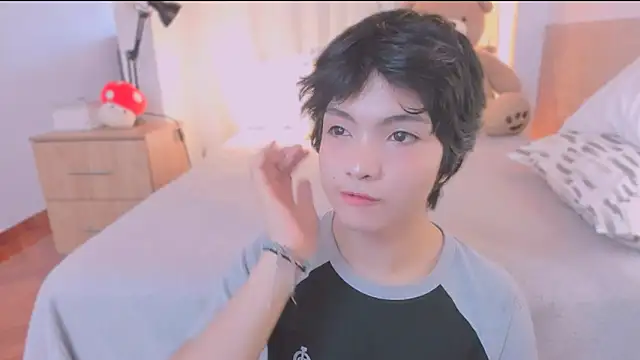 AllanYong18 online show from February 28, 2026, 1:45 pm