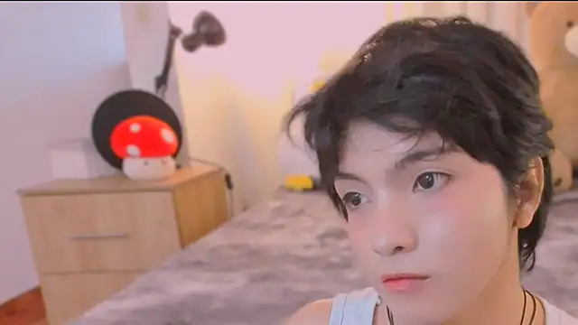 AllanYong18 online show from March 12, 2026, 2:56 pm