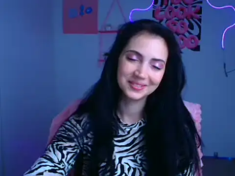 Snapshot of Amalia_amor chatting on October 18, 2025, 5:21 am Amalia amor online show from October 18, 2025, 5:21 am
