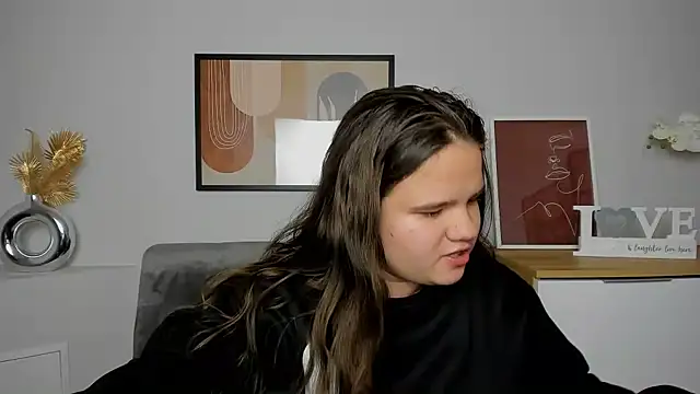 Snapshot of AdeleCruz chatting on February 27, 2025, 4:21 pm AdeleCruz online show from February 27, 2025, 4:21 pm