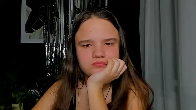 AdeleCruz online show from March 13, 2026, 1:07 pm