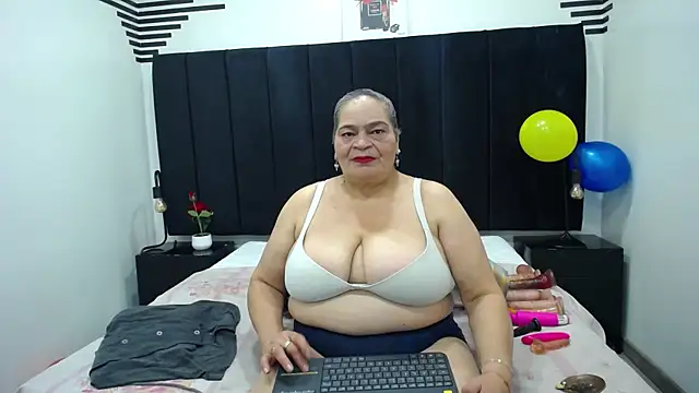 VickyBoobss online show from October 28, 2025, 8:00 pm