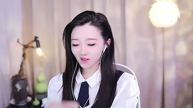 Snapshot of Zoe-99 chatting on November 4, 2025, 9:52 am Zoe-99 online show from November 4, 2025, 9:52 am