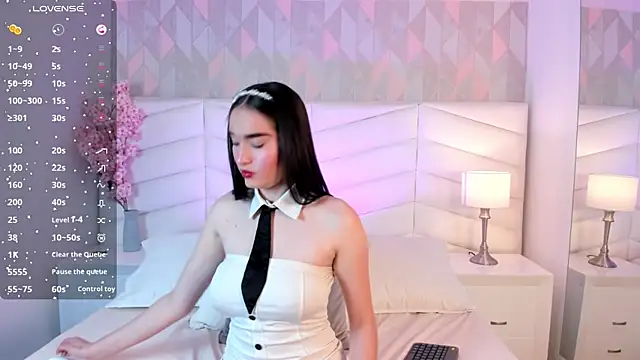 chelsea bolton  online show from March 7, 2025, 11:40 am