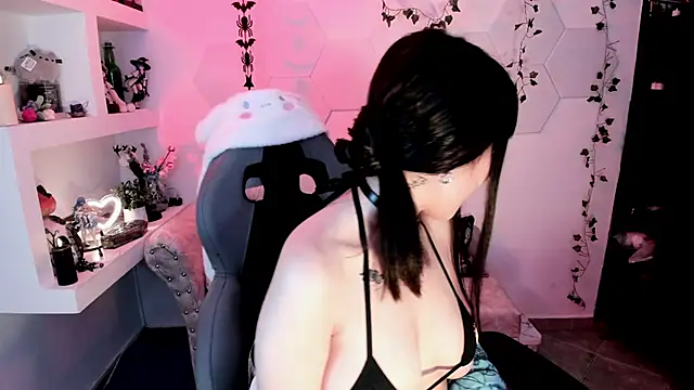 Snapshot of Effy_Devalk chatting on February 12, 2025, 2:10 pm Effy Devalk online show from February 12, 2025, 2:10 pm