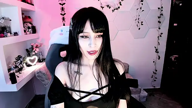 Snapshot of Effy_Devalk chatting on February 24, 2025, 5:53 pm Effy Devalk online show from February 24, 2025, 5:53 pm