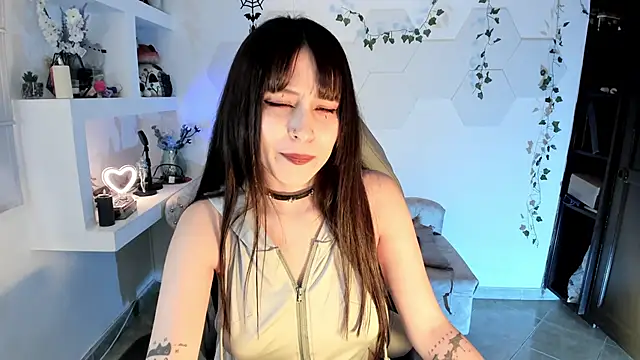 Effy Devalk online show from October 8, 2025, 2:36 pm