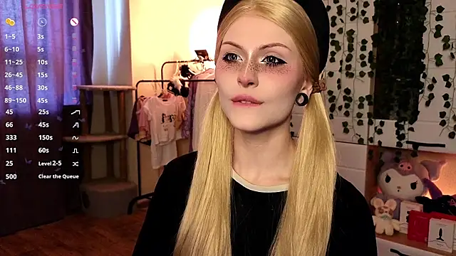 Snapshot of Emily__Mooree chatting on October 4, 2025, 7:28 am Emily Mooree online show from October 4, 2025, 7:28 am