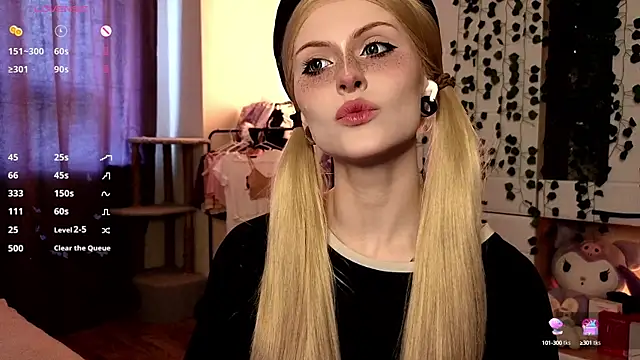 Snapshot of Emily__Mooree chatting on October 5, 2025, 9:07 am Emily Mooree online show from October 5, 2025, 9:07 am