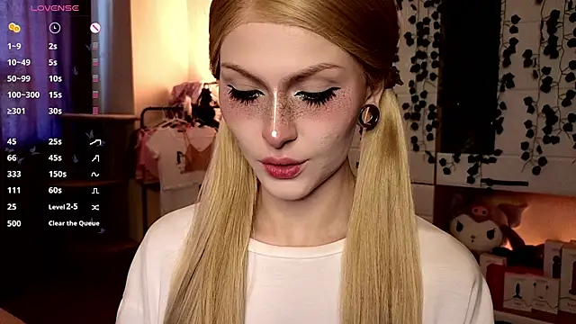 Snapshot of Emily__Mooree chatting on October 9, 2025, 7:17 am Emily Mooree online show from October 9, 2025, 7:17 am