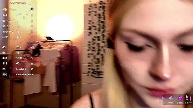 Snapshot of Emily__Mooree chatting on October 10, 2025, 8:13 am Emily Mooree online show from October 10, 2025, 8:13 am