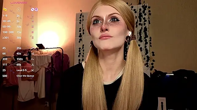 Snapshot of Emily__Mooree chatting on October 18, 2025, 7:09 am Emily Mooree online show from October 18, 2025, 7:09 am