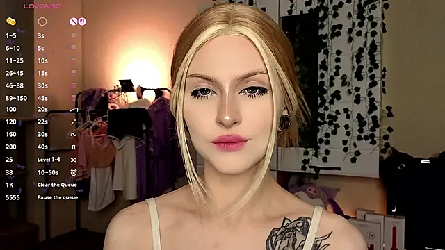 Snapshot of Emily__Mooree chatting on November 3, 2025, 3:30 am Emily Mooree online show from November 3, 2025, 3:30 am