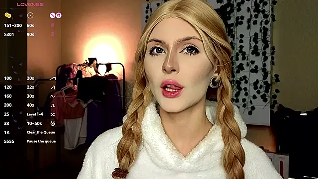 Snapshot of Emily__Mooree chatting on November 14, 2025, 3:38 am Emily Mooree online show from November 14, 2025, 3:38 am