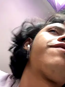 Snapshot of boysLittle chatting on October 9, 2025, 5:33 pm boysLittle online show from October 9, 2025, 5:33 pm