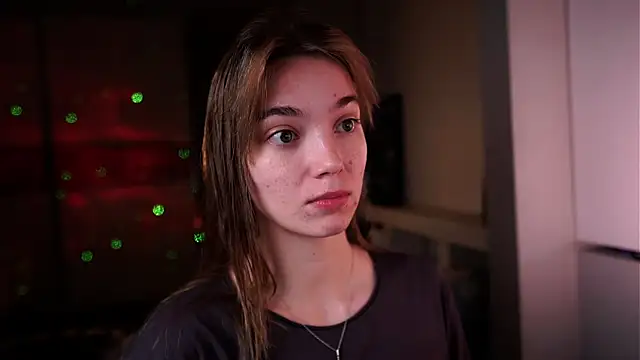 ileanacampbe online show from October 16, 2025, 4:13 am