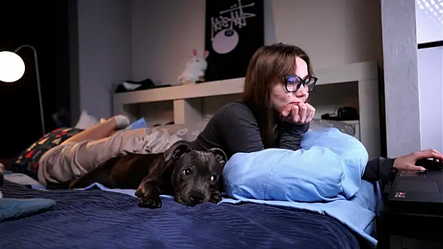 ileanacampbe online show from November 14, 2025, 4:44 am