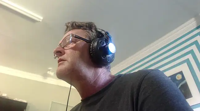 itsmeyes69 online show from January 20, 2025, 6:53 am