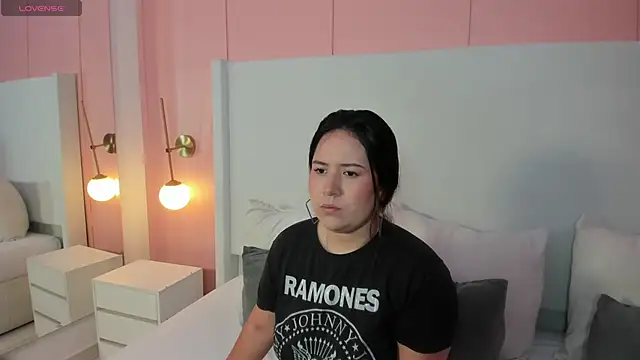 zoes milee online show from October 2, 2025, 11:17 am