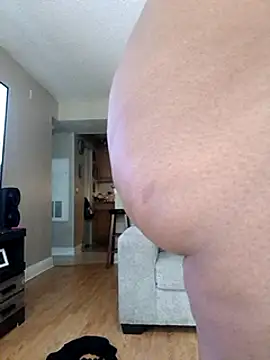 chocolatechipkukky85 online show from January 8, 2025, 4:44 pm