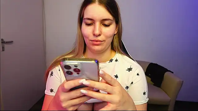 Snapshot of ShyHotNerd chatting on October 12, 2025, 12:20 am ShyHotNerd online show from October 12, 2025, 12:20 am