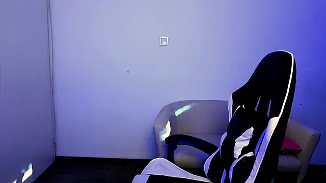 Snapshot of ShyHotNerd chatting on November 7, 2025, 8:25 am ShyHotNerd online show from November 7, 2025, 8:25 am