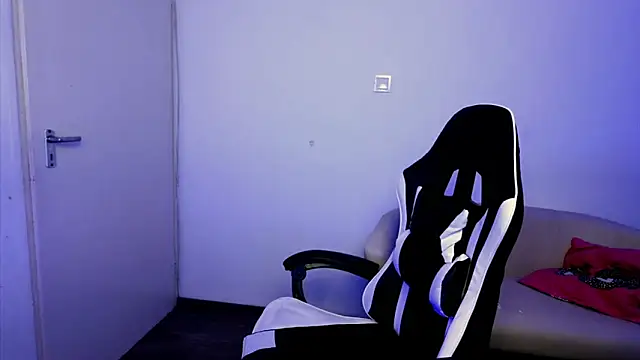 Snapshot of ShyHotNerd chatting on November 10, 2025, 1:15 am ShyHotNerd online show from November 10, 2025, 1:15 am