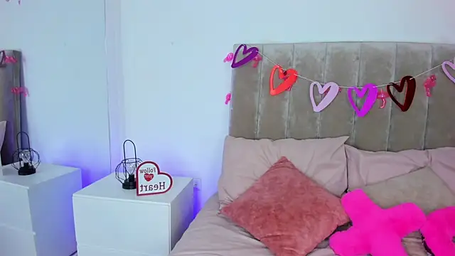 Dahlia Rousse online show from February 14, 2025, 8:37 pm