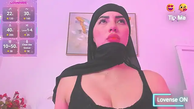 taylorsmiiith  online show from December 4, 2025, 8:17 pm