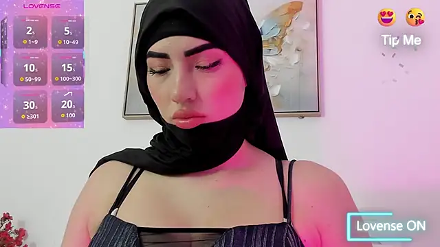 taylorsmiiith  online show from December 16, 2025, 8:14 pm