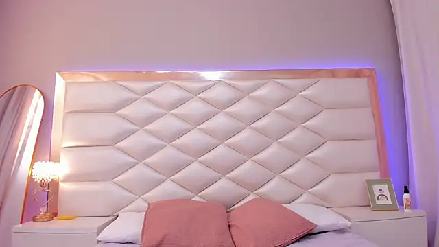 LucineArias online show from February 17, 2026, 8:37 pm