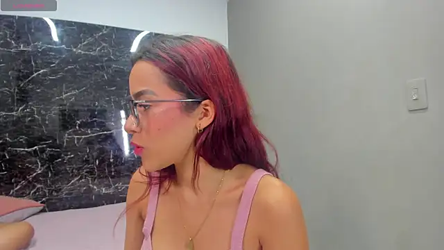 Snapshot of queen-090 chatting on March 17, 2025, 3:40 pm queen-090 online show from March 17, 2025, 3:40 pm
