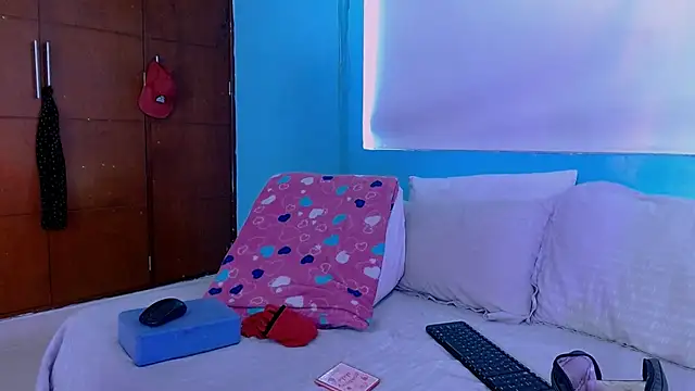 Mattilda 18 online show from September 9, 2025, 8:08 pm