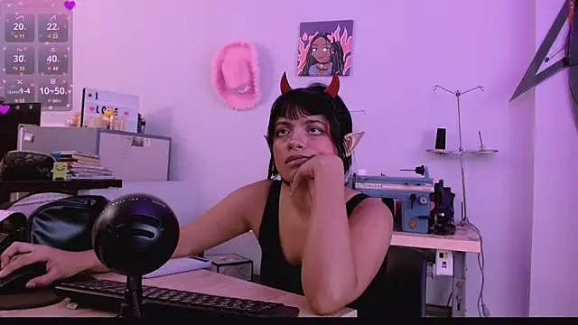 Mattilda 18 online show from October 7, 2025, 7:55 pm