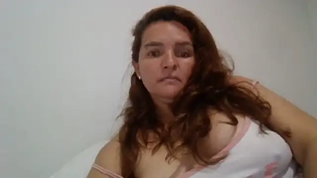 squirtlatinx online show from April 18, 2026, 12:53 pm