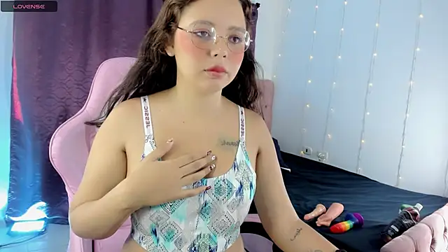 Snapshot of Sophie_Heart chatting on January 15, 2025, 8:48 pm Sophie Heart online show from January 15, 2025, 8:48 pm