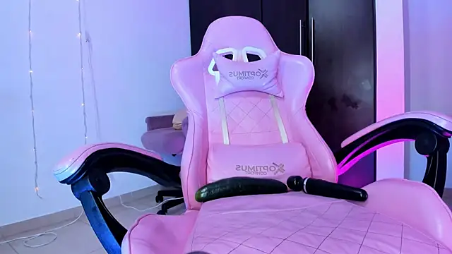 Snapshot of Sophie_Heart chatting on February 6, 2025, 11:10 am Sophie Heart online show from February 6, 2025, 11:10 am