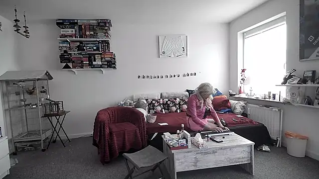 CDHannahSub online show from June 25, 2026, 6:29 am