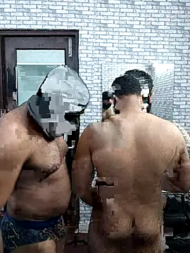 vaibhavchugh38 online show from April 23, 2026, 7:05 pm