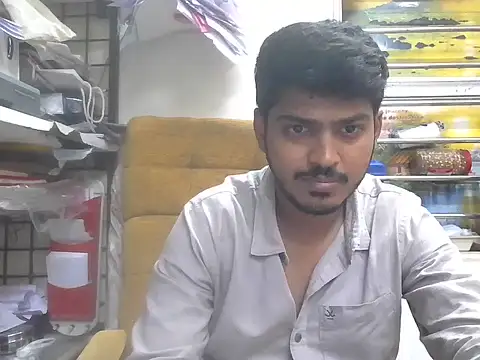 cute modell online show from May 30, 2026, 12:57 pm