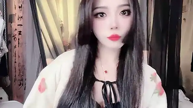 ying-love520 online show from November 5, 2025, 11:43 am