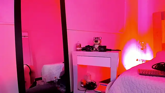 coral jonesss online show from October 17, 2025, 3:25 pm