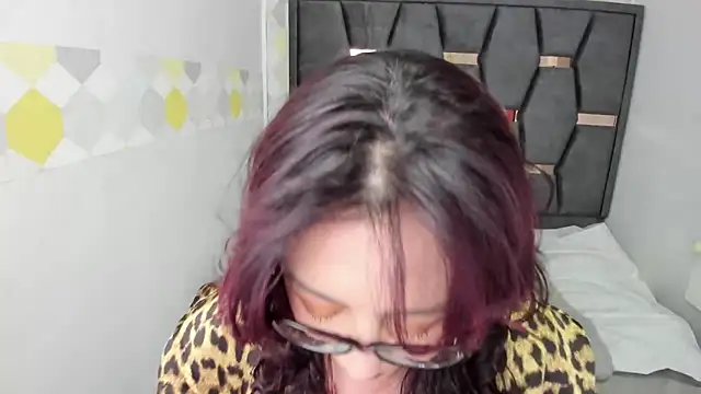 Victoria Adamns online show from September 27, 2025, 11:59 am