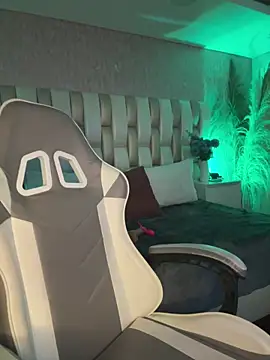 Sara  collins   online show from December 20, 2025, 12:12 pm