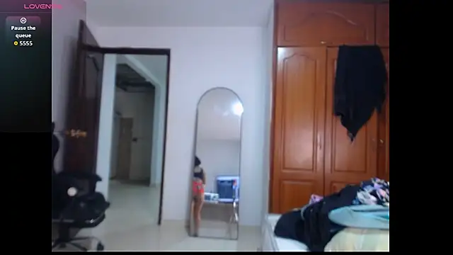 leslycarsson online show from October 8, 2025, 11:02 pm