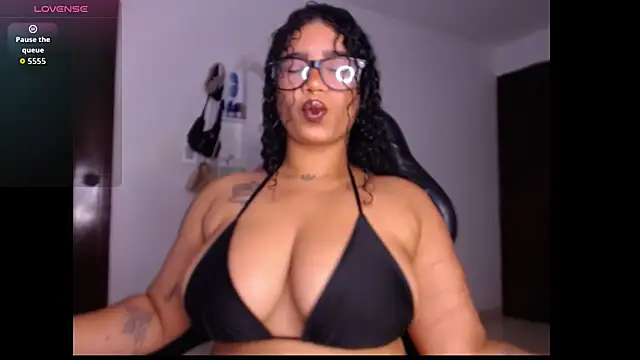 leslycarsson online show from November 21, 2025, 12:54 am