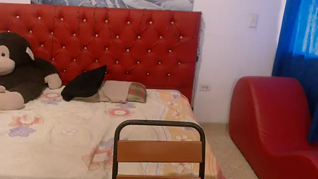 Snapshot of kitty_squirt28 chatting on February 5, 2025, 7:20 pm kitty squirt28 online show from February 5, 2025, 7:20 pm