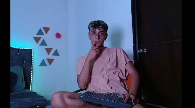 Snapshot of andrew_willyams chatting on January 10, 2025, 7:54 pm andrew willyams online show from January 10, 2025, 7:54 pm