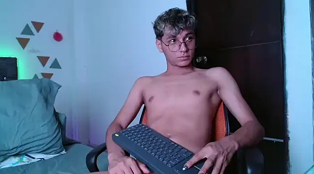 Snapshot of andrew_willyams chatting on January 13, 2025, 5:12 pm andrew willyams online show from January 13, 2025, 5:12 pm