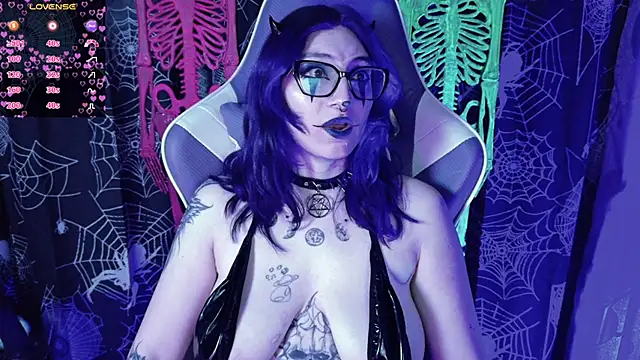 Kimlennox  online show from March 9, 2026, 1:26 pm